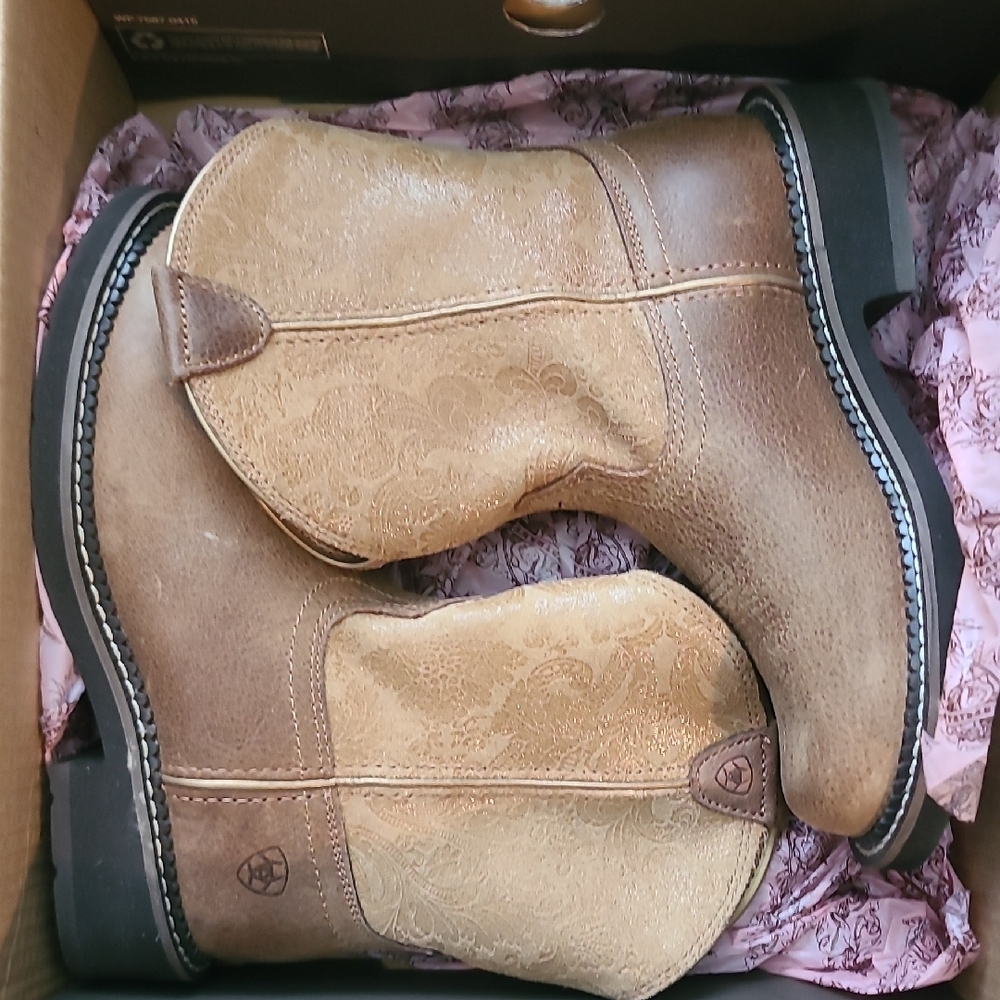 Ariat Fatbaby NIB Women's Heeled Boots - Tan and Cream